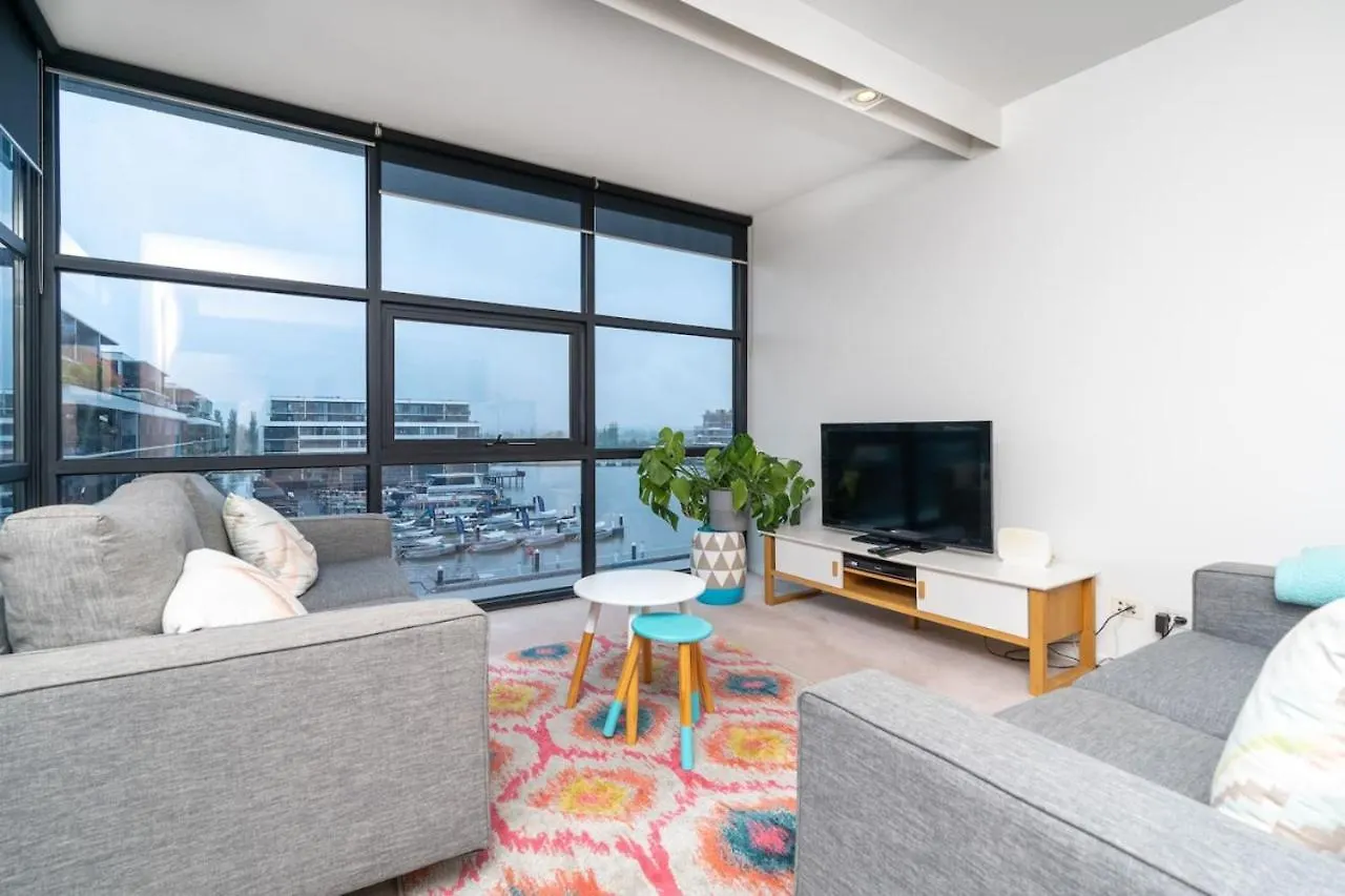 Apartment Captivating Lake Views In Kingston